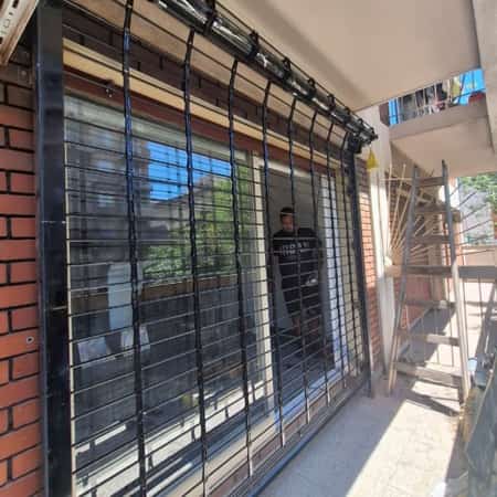 Cortinas Metálicas con Puerta de Escape